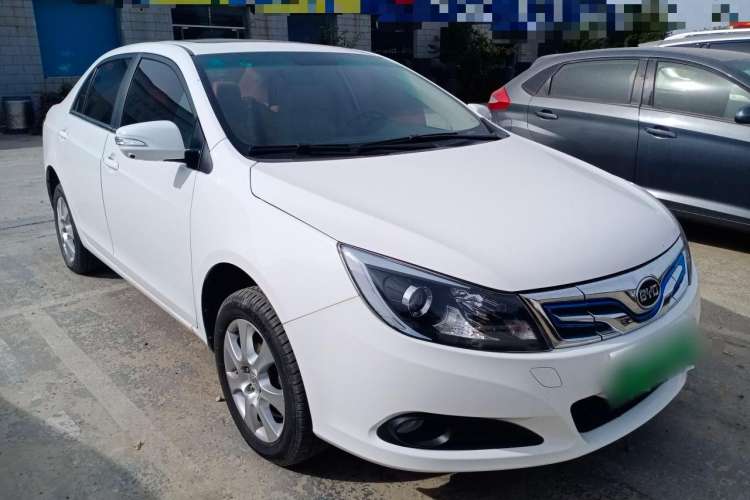 Used BYD e5 2017 300 Prestige Edition Front Right 45 Deg