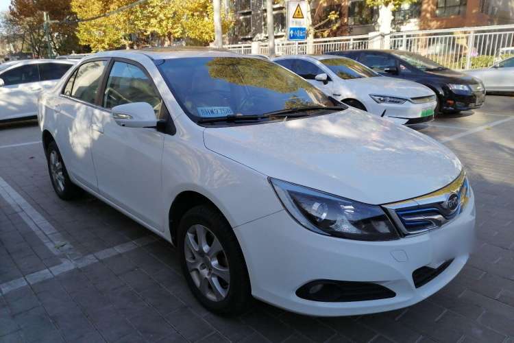 Used BYD e5 2017 300 Prestige Edition Front Right 45 Deg