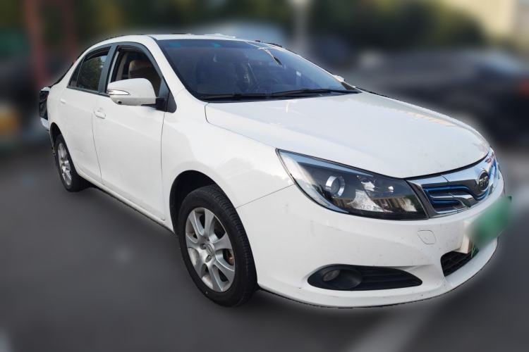 Used BYD e5 2017 300 Prestige Edition Front Right 45 Deg