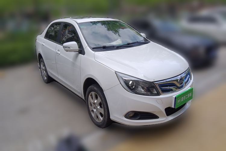 Used BYD e5 2017 300 Prestige Edition Front Right 45 Deg