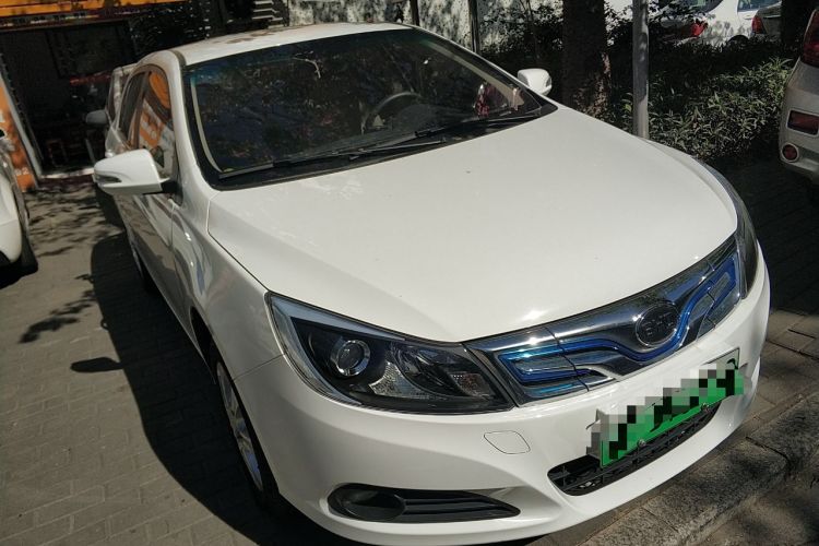 Used BYD e5 2017 300 e-Comfort Edition Front Right 45 Deg