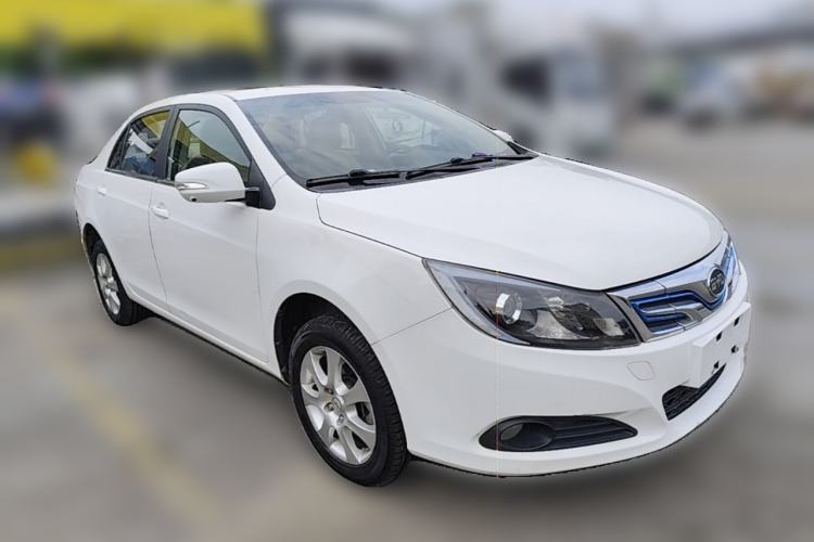 Used BYD e5 2017 300 Prestige Edition Front Right 45 Deg
