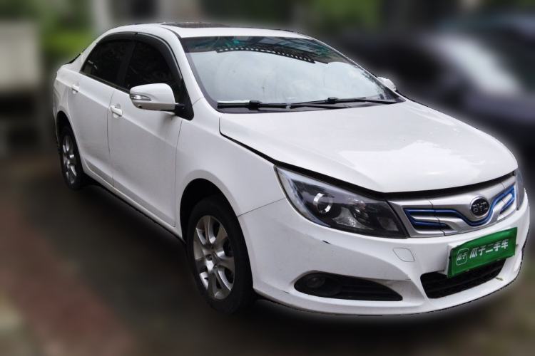 Used BYD e5 2017 300 Prestige Edition Front Right 45 Deg