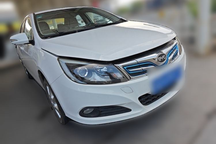 Used BYD e5 2017 300 Prestige Edition Front Right 45 Deg