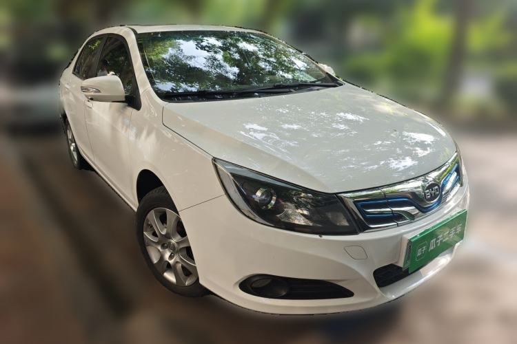 Used BYD e5 2017 300 Prestige Edition Front Right 45 Deg