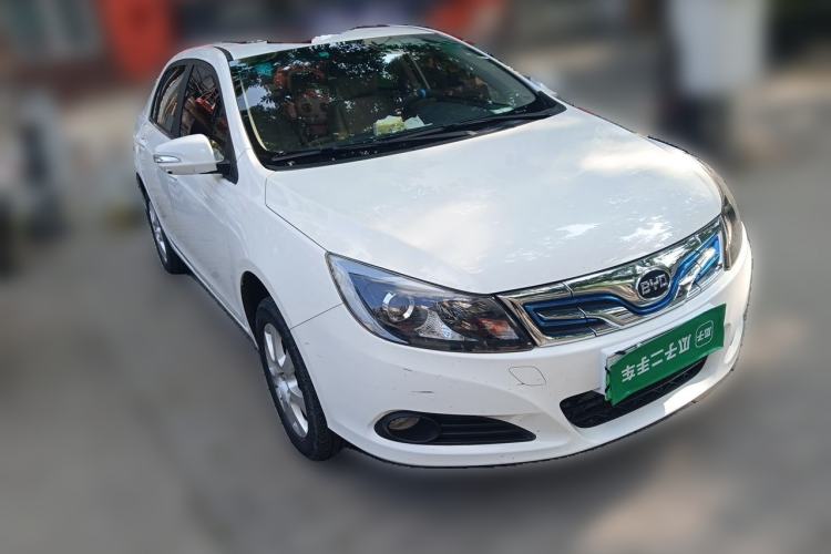 Used BYD e5 2017 300 Prestige Edition Front Right 45 Deg