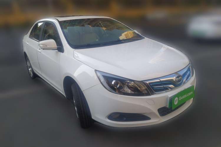 Used BYD e5 2017 300 Prestige Edition Front Right 45 Deg