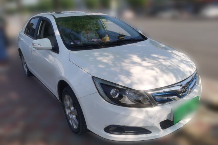 Used BYD e5 2017 300 Prestige Edition Front Right 45 Deg