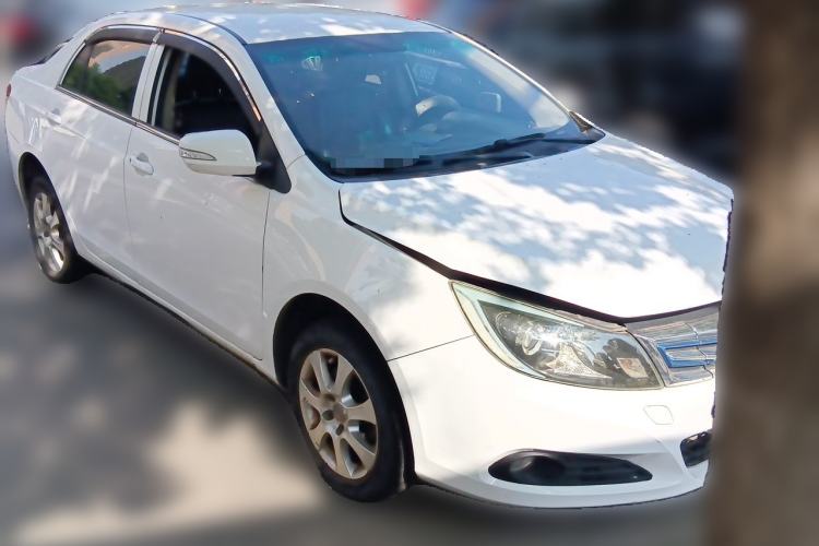 Used BYD e5 2017 300 e-Comfort Edition Front Right 45 Deg