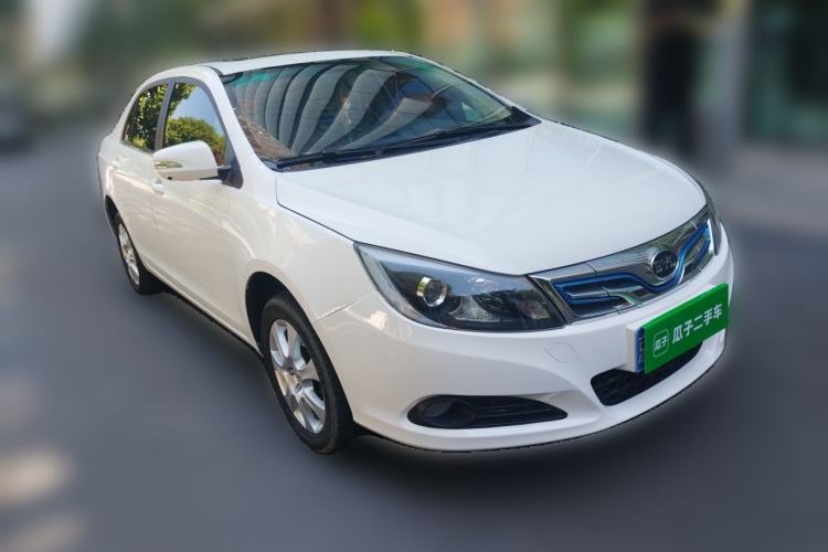 Used BYD e5 2017 300 Prestige Edition Front Right 45 Deg