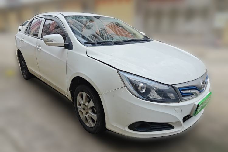 Used BYD e5 2017 300 e-Comfort Edition Front Right 45 Deg