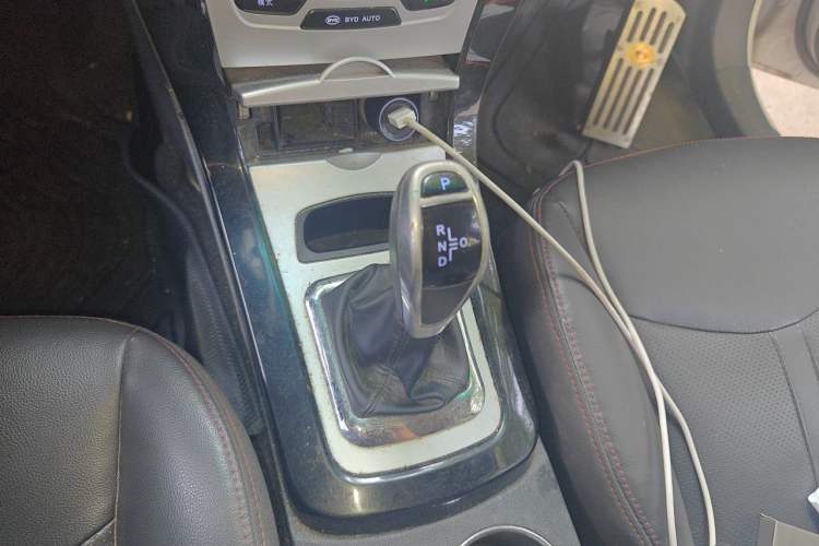 Used BYD e5 2017 300 e-Comfort Edition Gear Lever