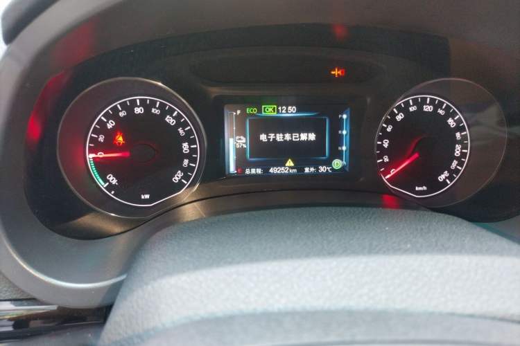 Used BYD e5 2017 300 Prestige Edition Instrument Cluster