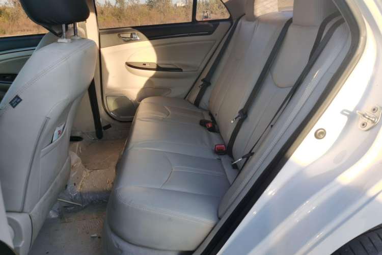 Used BYD e5 2017 300 Prestige Edition Interior 1