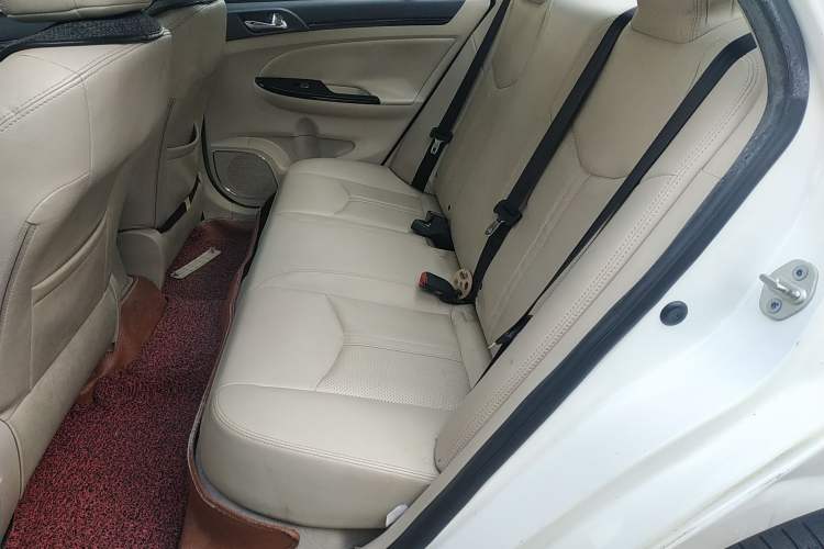 Used BYD e5 2017 300 Prestige Edition Interior 1