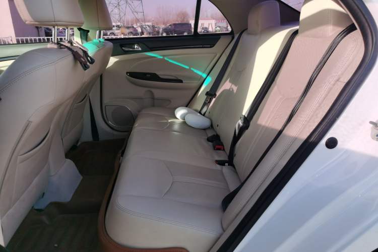 Used BYD e5 2017 300 Prestige Edition Interior 1