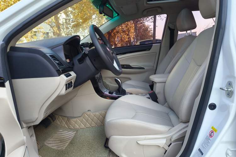 Used BYD e5 2017 300 Prestige Edition Interior 1