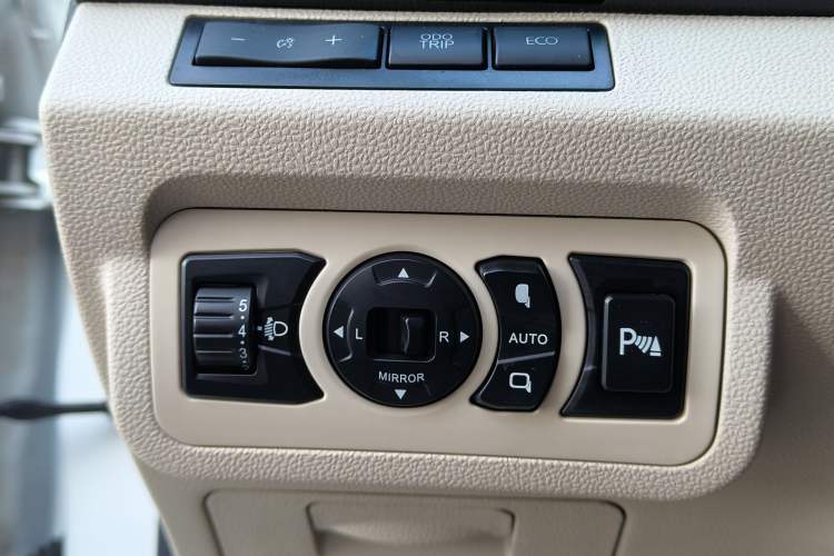 Used BYD e5 2017 300 Prestige Edition Interior 11