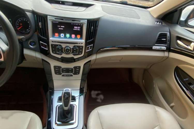 Used BYD e5 2017 300 Prestige Edition Interior 12
