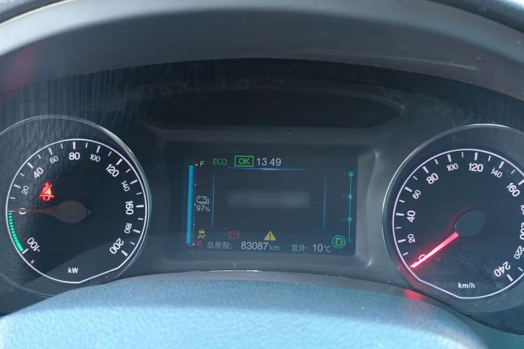 Used BYD e5 2017 300 Prestige Edition Interior 13