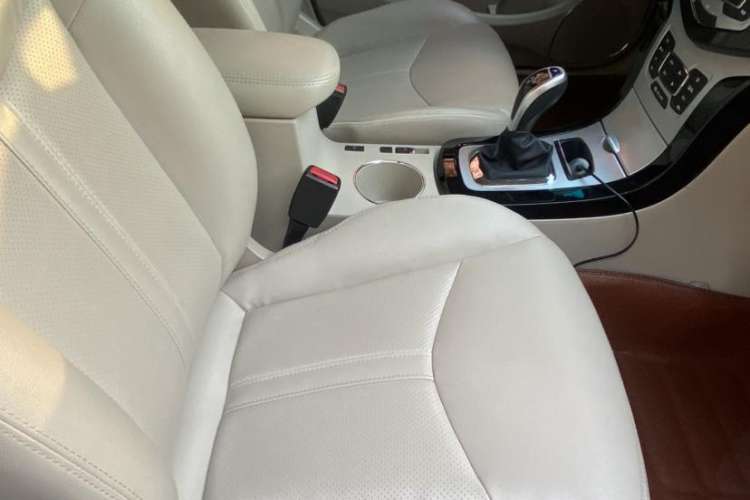 Used BYD e5 2017 300 Prestige Edition Interior 14