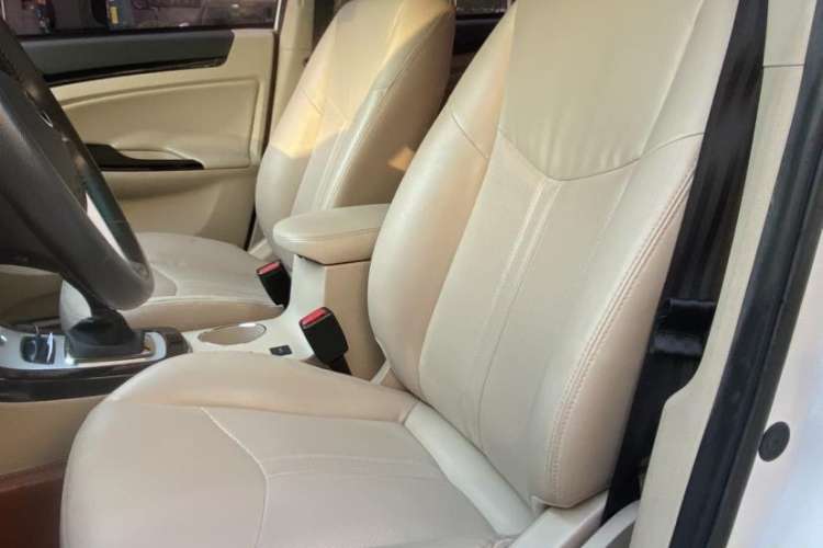 Used BYD e5 2017 300 Prestige Edition Interior 15