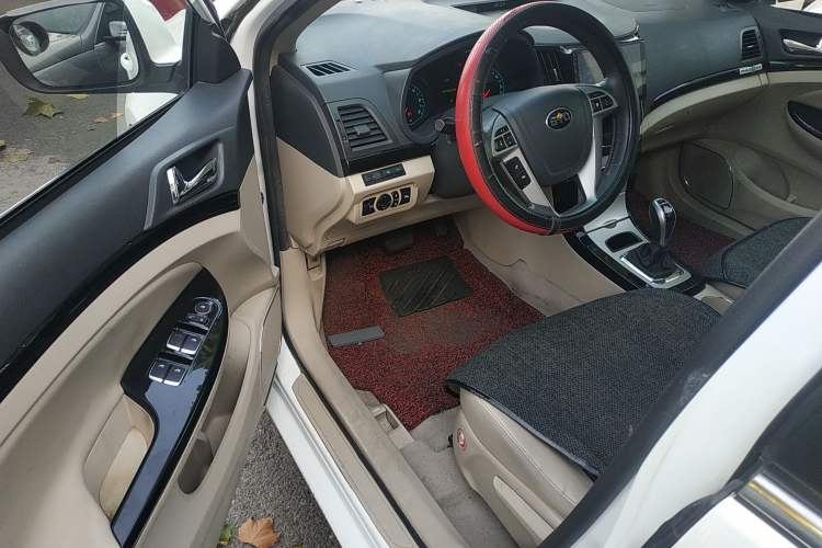 Used BYD e5 2017 300 Prestige Edition Interior 2