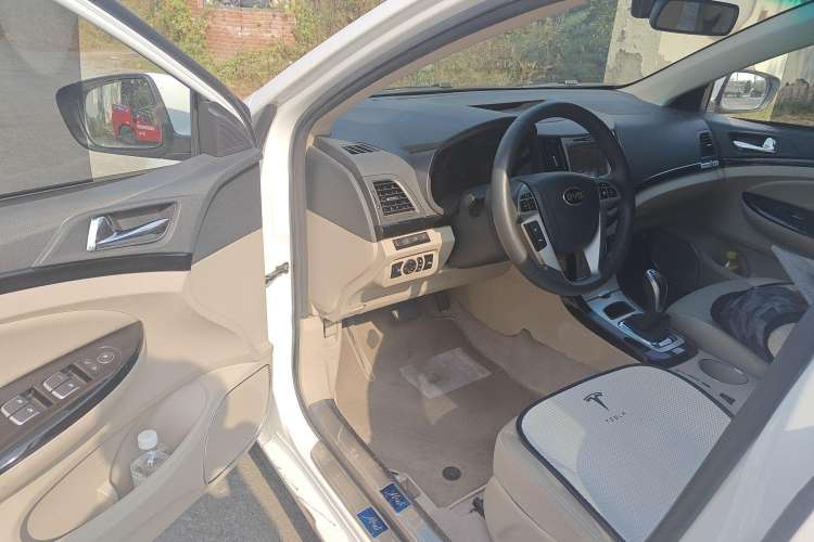 Used BYD e5 2017 300 Prestige Edition Interior 2