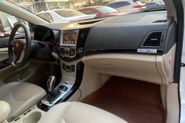 Used BYD e5 2017 300 Prestige Edition Interior 2
