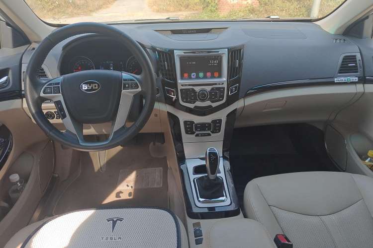 Used BYD e5 2017 300 Prestige Edition Interior 3