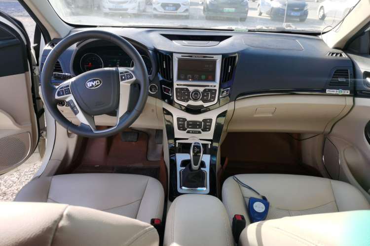 Used BYD e5 2017 300 Prestige Edition Interior 3