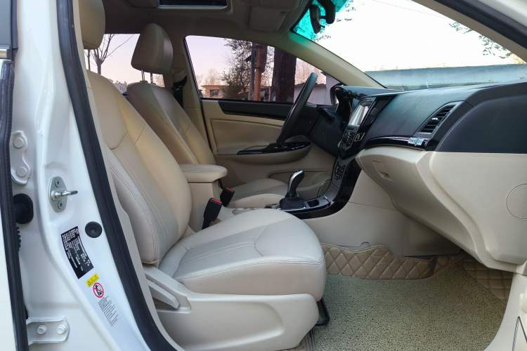 Used BYD e5 2017 300 Prestige Edition Interior 3