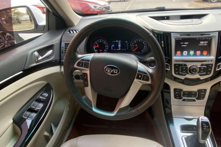Used BYD e5 2017 300 Prestige Edition Interior 3