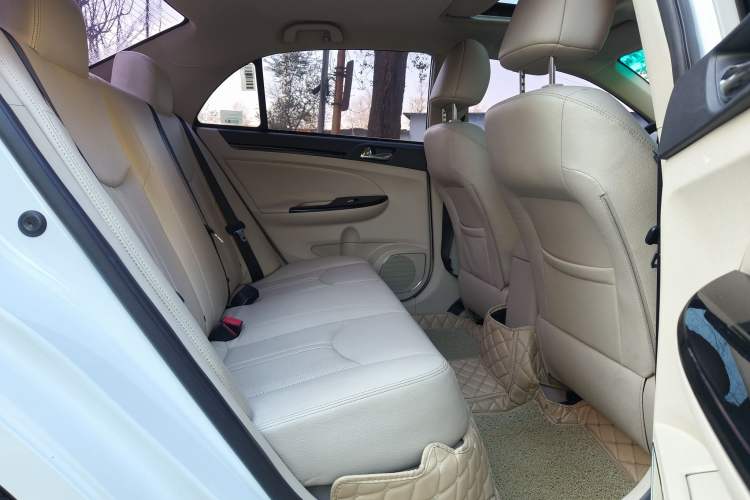 Used BYD e5 2017 300 Prestige Edition Interior 4