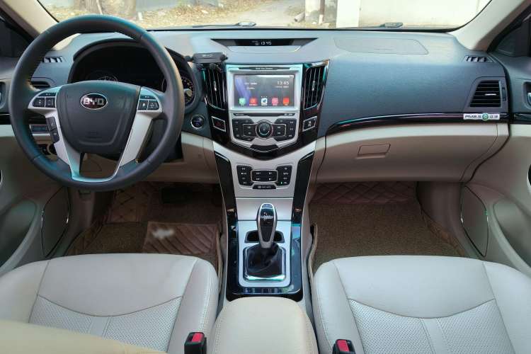 Used BYD e5 2017 300 Prestige Edition Interior 5