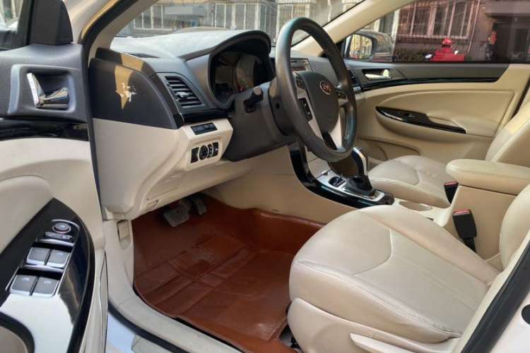 Used BYD e5 2017 300 Prestige Edition Interior 5