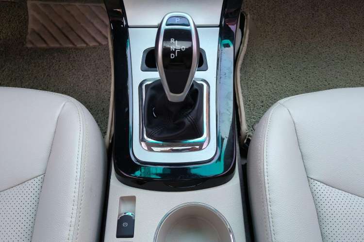 Used BYD e5 2017 300 Prestige Edition Interior 7
