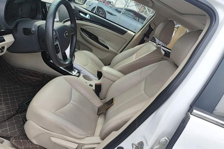 Used BYD e5 2017 300 Prestige Edition Left Front Seat