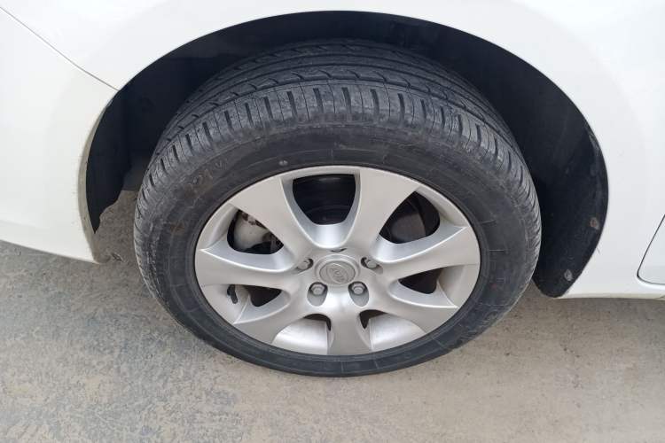 Used BYD e5 2017 300 Prestige Edition Left Front Wheel Hub