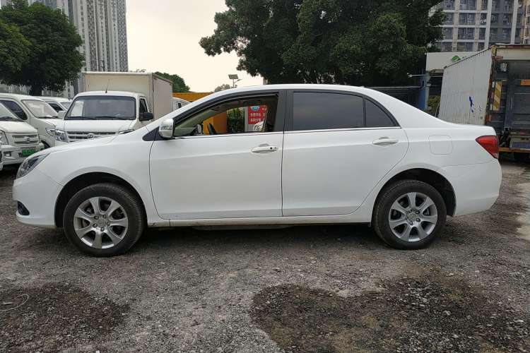 Used BYD e5 2017 300 Prestige Edition Left Side