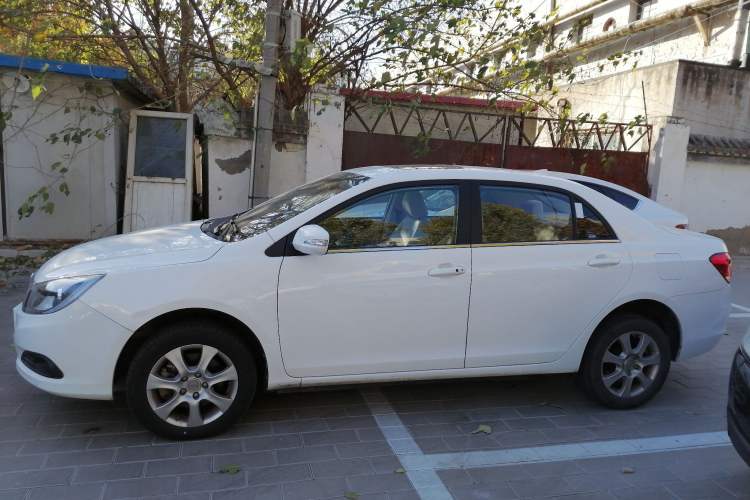 Used BYD e5 2017 300 Prestige Edition Left Side