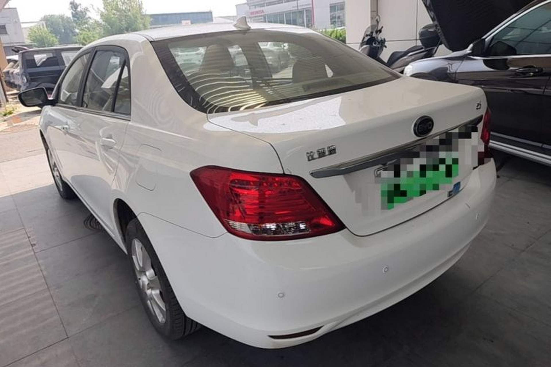Used BYD e5 2017 300 Prestige Edition Rear Left 45 Deg