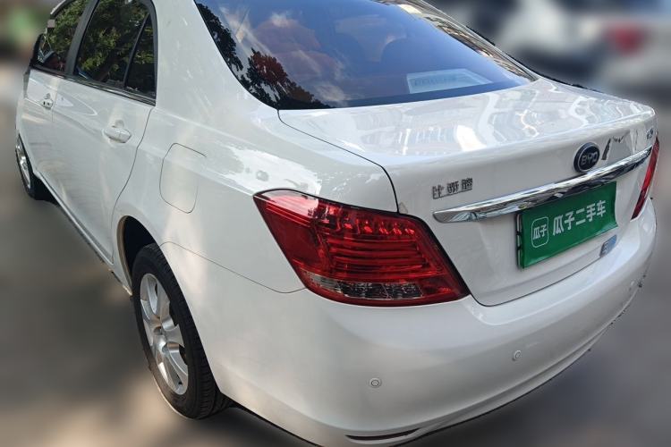 Used BYD e5 2017 300 Prestige Edition Rear Left 45 Deg