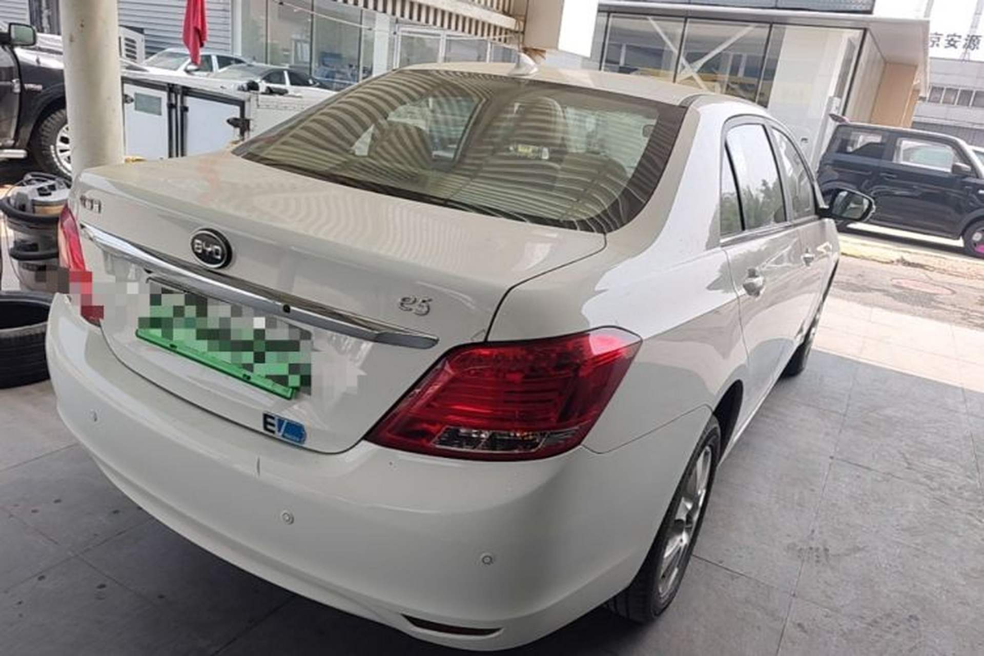 Used BYD e5 2017 300 Prestige Edition Rear Right 45 Deg