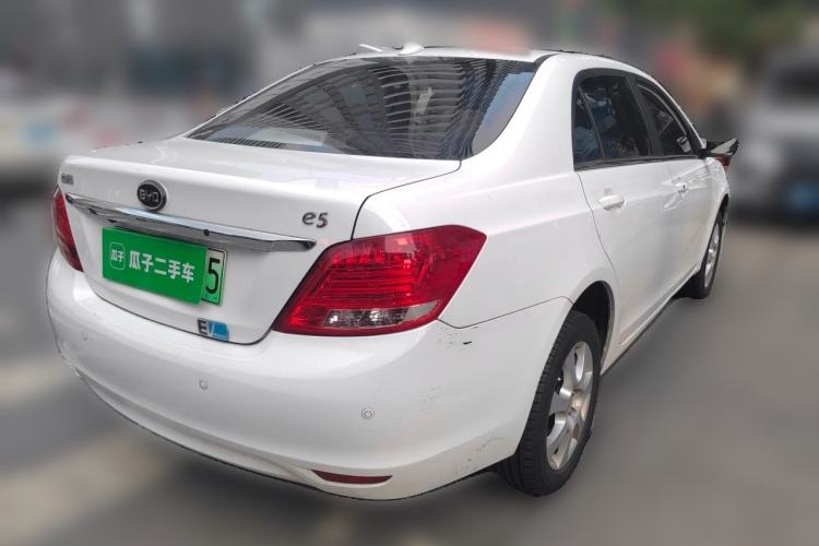 Used BYD e5 2017 300 Prestige Edition Rear Right 45 Deg