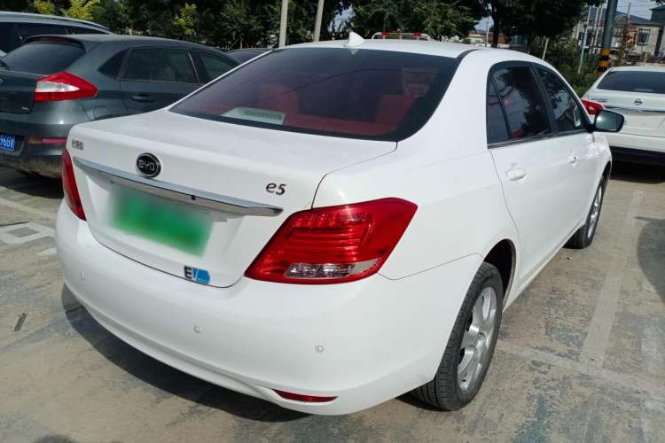 Used BYD e5 2017 300 Prestige Edition Rear Right 45 Deg