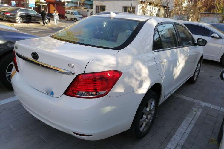 Used BYD e5 2017 300 Prestige Edition Rear Right 45 Deg