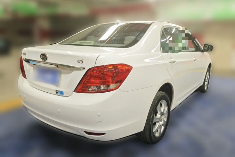 Used BYD e5 2017 300 Prestige Edition Rear Right 45 Deg