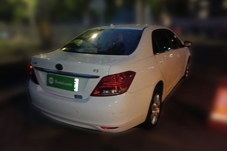 Used BYD e5 2017 300 Prestige Edition Rear Right 45 Deg