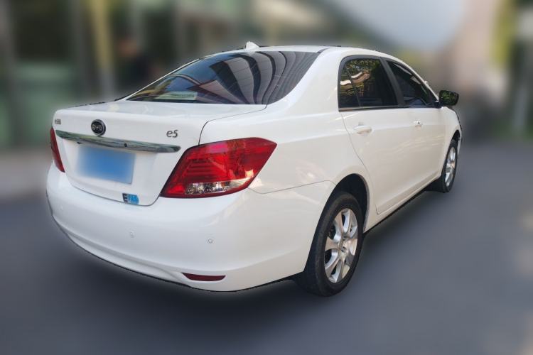 Used BYD e5 2017 300 Prestige Edition Rear Right 45 Deg